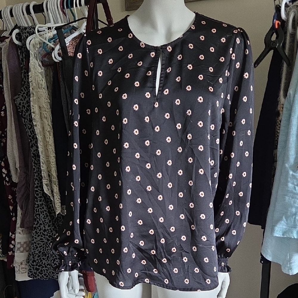 Ted Baker Black w Floral Pattern Ruched Sleeve Eye Hook Front Fastened Blouse